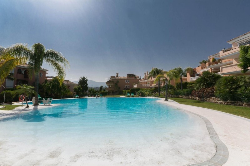 Penthouse dicht bij het strand aan de New Golden Mile